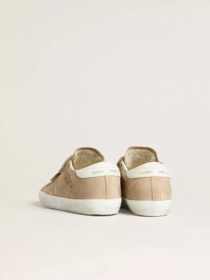 Adidași Old School pentru femei din piele de căprioară bej cu talpă din piele albă Adidași Old School pentru femei din piele de căprioară bej cu talpă din piele albă