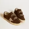 Adidași Old School pentru femei din piele de căprioară maro cu stea din piele de căprioară bej cu ținte și perle Adidași Old School pentru femei din piele de căprioară maro cu stea din piele de căprioară bej cu ținte și perle
