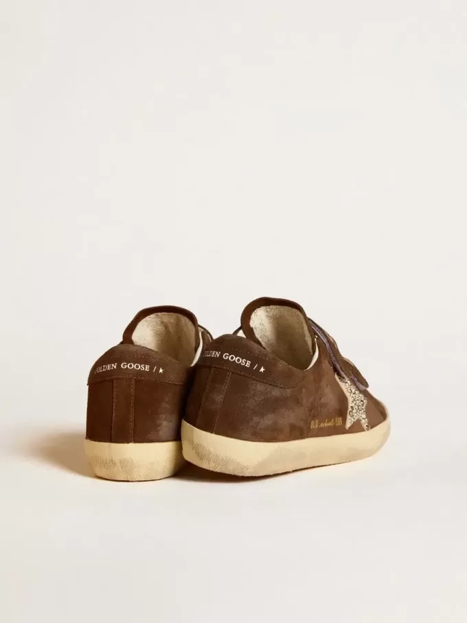 Adidași Old School pentru femei din piele de căprioară maro cu stea din piele de căprioară bej cu ținte și perle Adidași Old School pentru femei din piele de căprioară maro cu stea din piele de căprioară bej cu ținte și perle
