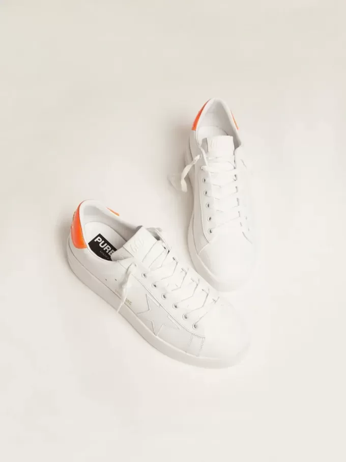Adidași Purestar albi cu talpă portocalie fluorescentă Adidași Purestar albi cu talpă portocalie fluorescentă