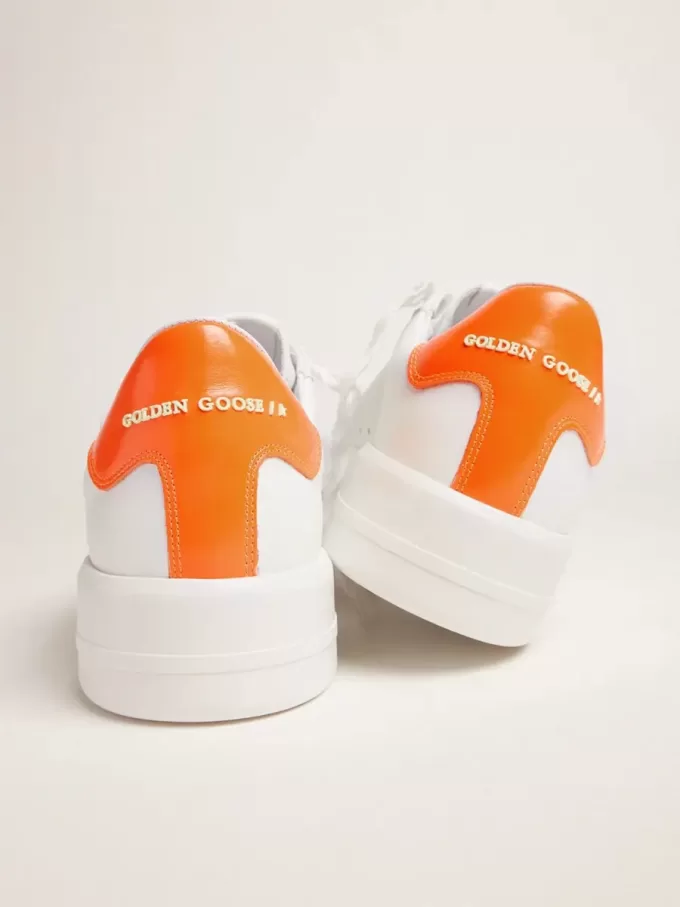 Adidași Purestar albi cu talpă portocalie fluorescentă Adidași Purestar albi cu talpă portocalie fluorescentă