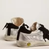 Adidași Super-Star din piele argintie cu inserții din piele întoarsă Adidași Super-Star din piele argintie cu inserții din piele întoarsă