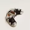 Adidași Super-Star din piele argintie cu inserții din piele întoarsă Adidași Super-Star din piele argintie cu inserții din piele întoarsă