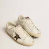 Adidași Super-Star pentru bărbați, cu stea din piele de căprioară maro și bandă roz pe călcâi Adidași Super-Star pentru bărbați, cu stea din piele de căprioară maro și bandă roz pe călcâi