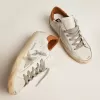 Adidași Super-Star pentru bărbați, cu stea din piele întoarsă și bandă maro pe călcâi Adidași Super-Star pentru bărbați, cu stea din piele întoarsă și bandă maro pe călcâi