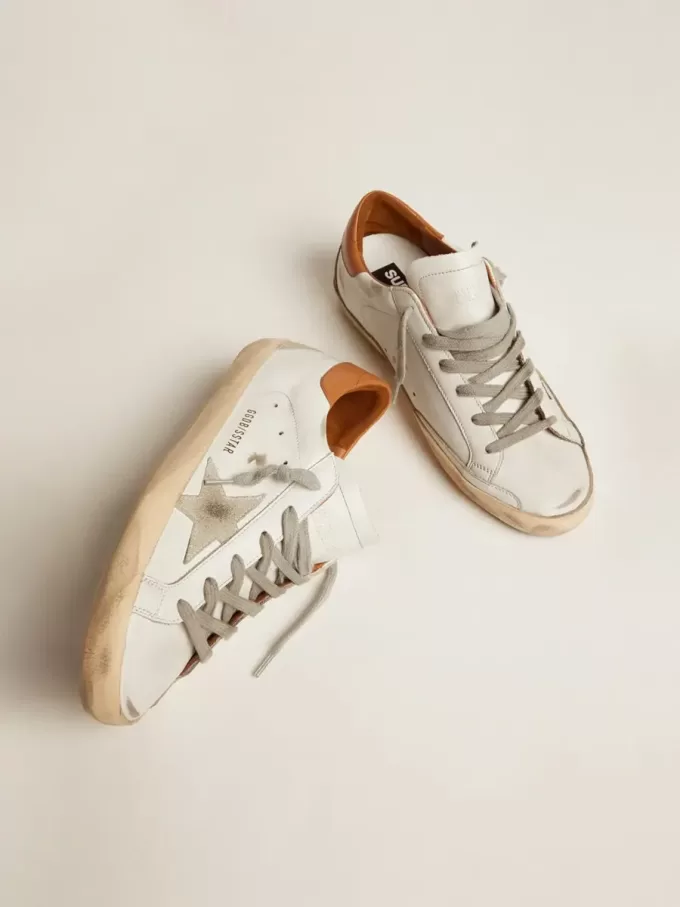 Adidași Super-Star pentru femei, cu stea din piele de căprioară și talpă maro Adidași Super-Star pentru femei, cu stea din piele de căprioară și talpă maro