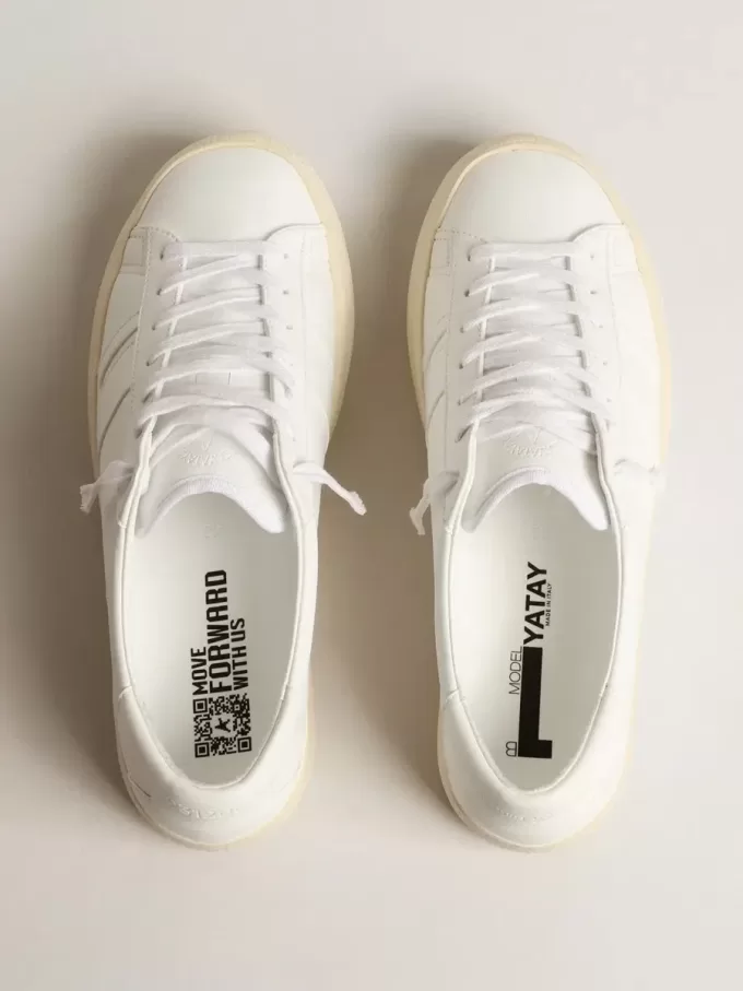 Adidași sustenabili Yatay Model 1B cu parte superioară albă din materiale biologice și Y alb Adidași sustenabili Yatay Model 1B cu parte superioară albă din materiale biologice și Y alb