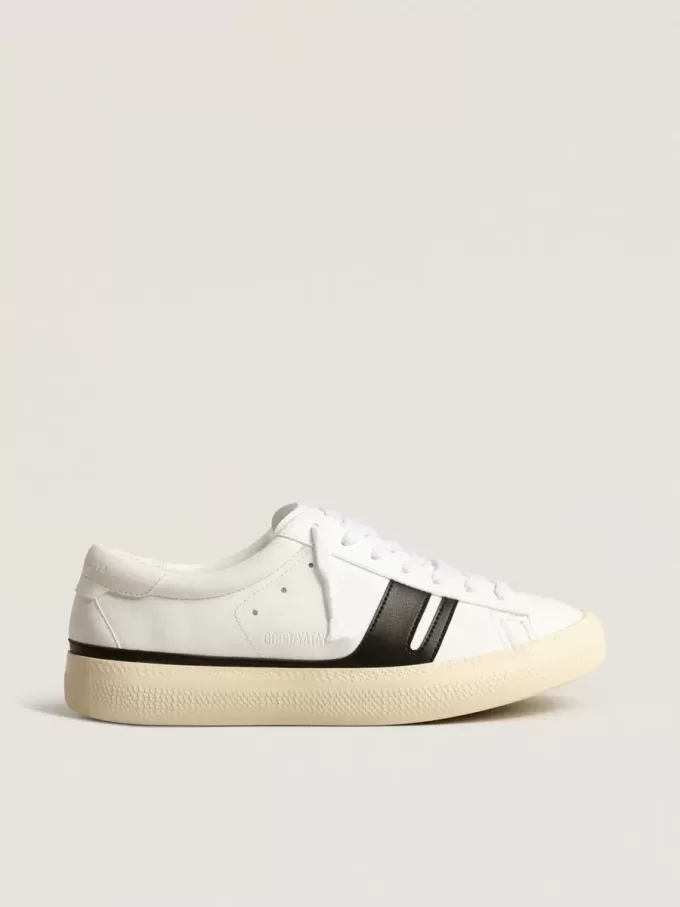 Adidași sustenabili Yatay Model 1B cu parte superioară albă din materiale biologice și Y negru Adidași sustenabili Yatay Model 1B cu parte superioară albă din materiale biologice și Y negru