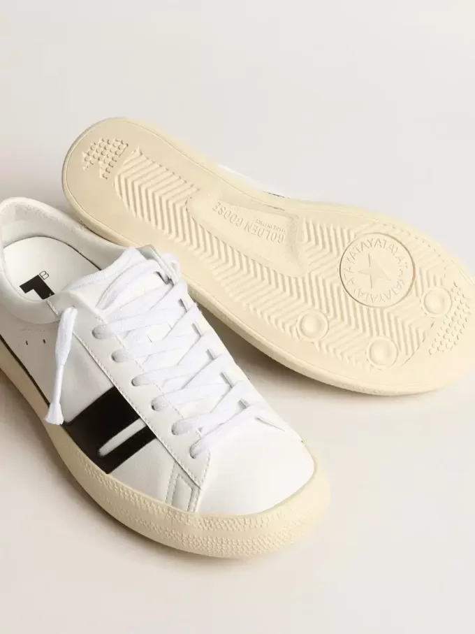 Adidași sustenabili Yatay Model 1B cu parte superioară albă din materiale biologice și Y negru Adidași sustenabili Yatay Model 1B cu parte superioară albă din materiale biologice și Y negru
