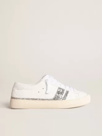 Adidași sustenabili Yatay Model 1B cu parte superioară albă pe bază biologică și sclipici argintiu reciclat Y Adidași sustenabili Yatay Model 1B cu parte superioară albă pe bază biologică și sclipici argintiu reciclat Y