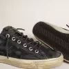 Adidași V-Star din denim albastru închis cu stea și vârf din piele neagră Adidași V-Star din denim albastru închis cu stea și vârf din piele neagră