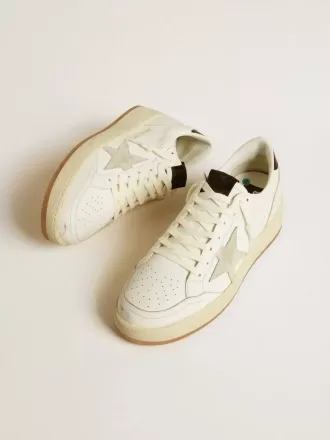 Ball Star cu stea din piele de căprioară gri-gheață și călcâi din piele neagră lucioasă Ball Star cu stea din piele de căprioară gri-gheață și călcâi din piele neagră lucioasă