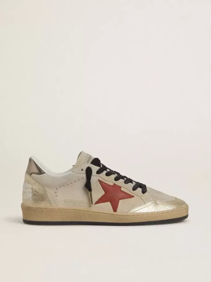 Ball Star din piele de căprioară bej cu stea din piele roșie și călcâi din piele metalizată bronz Ball Star din piele de căprioară bej cu stea din piele roșie și călcâi din piele metalizată bronz