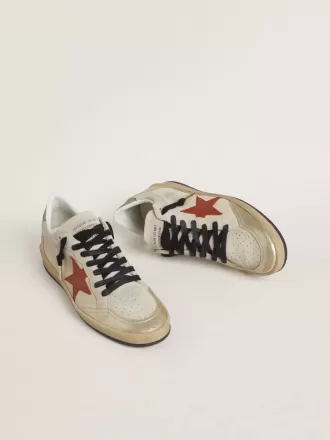 Ball Star din piele de căprioară bej cu stea din piele roșie și călcâi din piele metalizată bronz Ball Star din piele de căprioară bej cu stea din piele roșie și călcâi din piele metalizată bronz