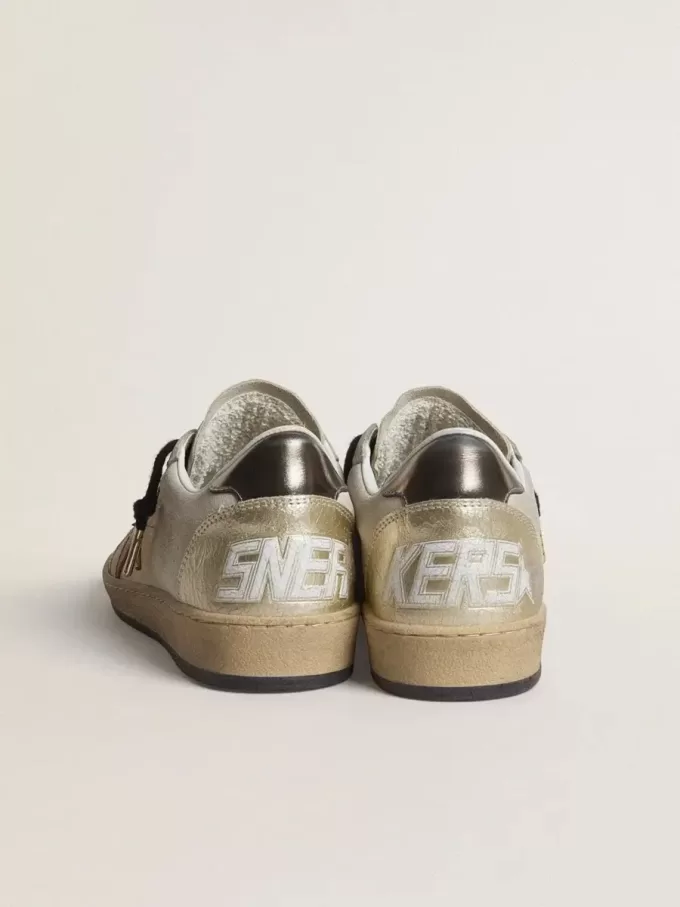 Ball Star din piele de căprioară bej cu stea din piele roșie și călcâi din piele metalizată bronz Ball Star din piele de căprioară bej cu stea din piele roșie și călcâi din piele metalizată bronz