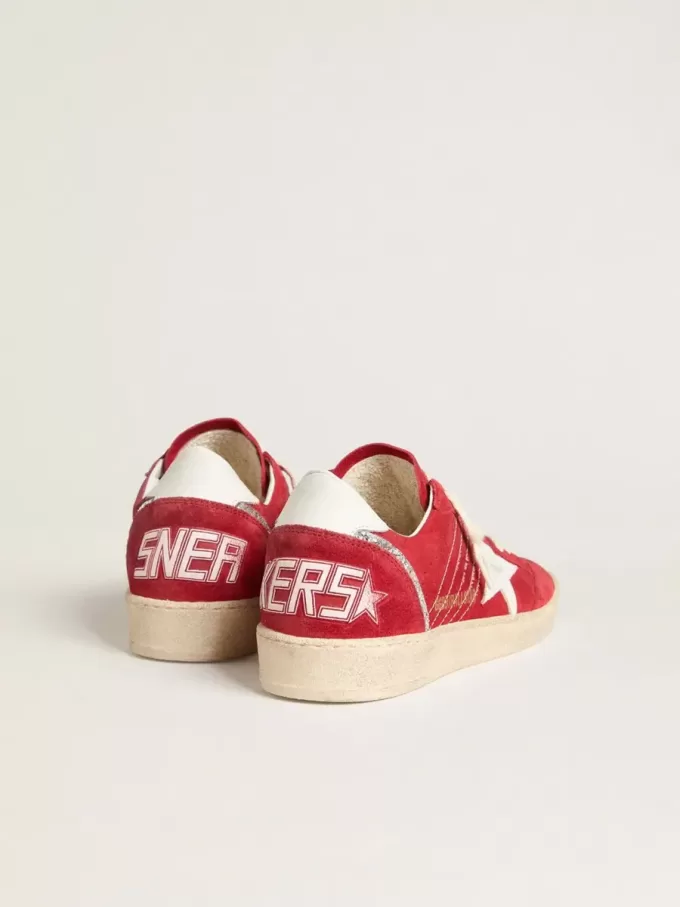 Ball Star din piele de căprioară roșie cu stea din piele albă și bandă pe călcâi Ball Star din piele de căprioară roșie cu stea din piele albă și bandă pe călcâi