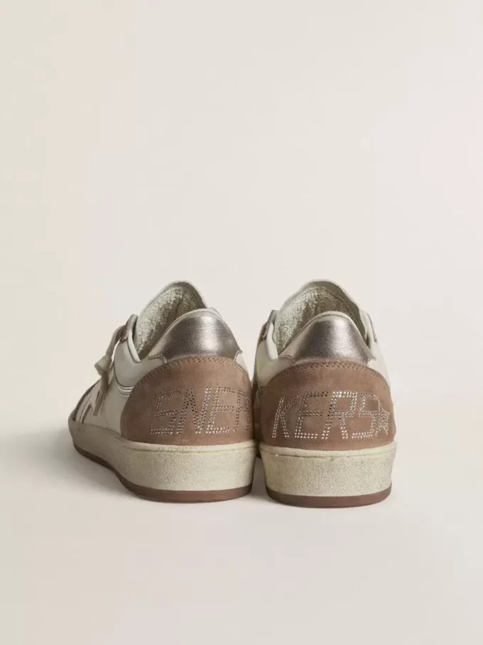 Ball Star LTD din piele nappa albă și piele de căprioară roz vechi, cu stea din piele argintie metalică și bandă pe călcâi