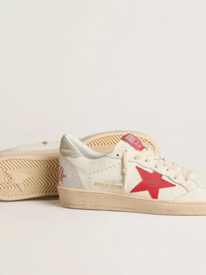 Ball Star pentru bărbați de Ziua Îndrăgostiților, cu stea din piele roșie și inscripție Swarovski roșie Ball Star pentru bărbați de Ziua Îndrăgostiților, cu stea din piele roșie și inscripție Swarovski roșie