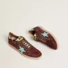 Ball Star pentru bărbați, din piele de căprioară roșu închis, cu stea albastră deschisă și bandă pe călcâi Ball Star pentru bărbați, din piele de căprioară roșu închis, cu stea albastră deschisă și bandă pe călcâi