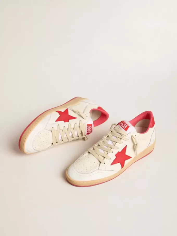 Ball Star Wishes pentru bărbați, din piele albă, cu stea roșie și bandă pe călcâi Ball Star Wishes pentru bărbați, din piele albă, cu stea roșie și bandă pe călcâi