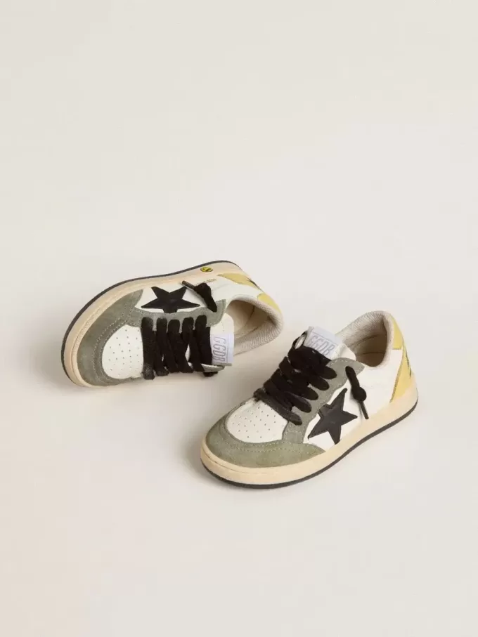 Ball Star Young din piele nappa albă cu inserții din piele de căprioară verde închis și stea neagră Ball Star Young din piele nappa albă cu inserții din piele de căprioară verde închis și stea neagră