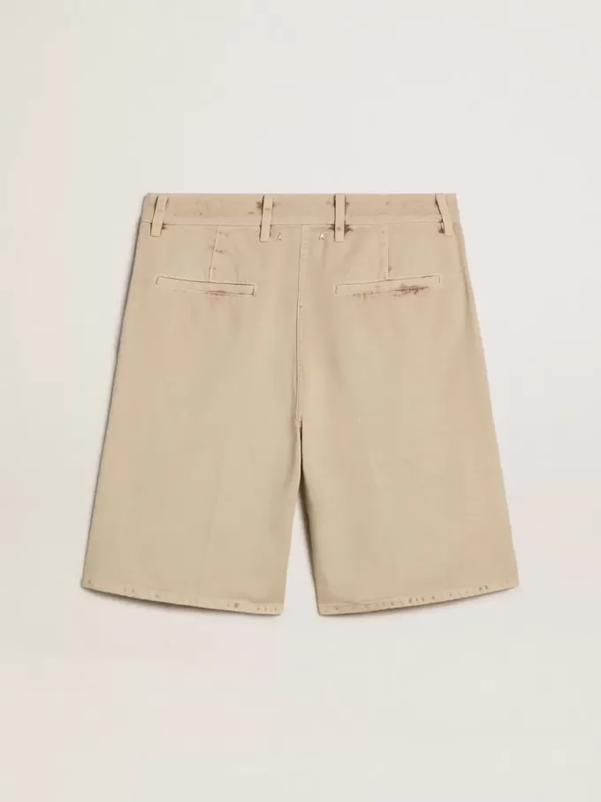 Bermude pentru bărbați din denim bej, cu finisaj uzat Bermude pentru bărbați din denim bej, cu finisaj uzat