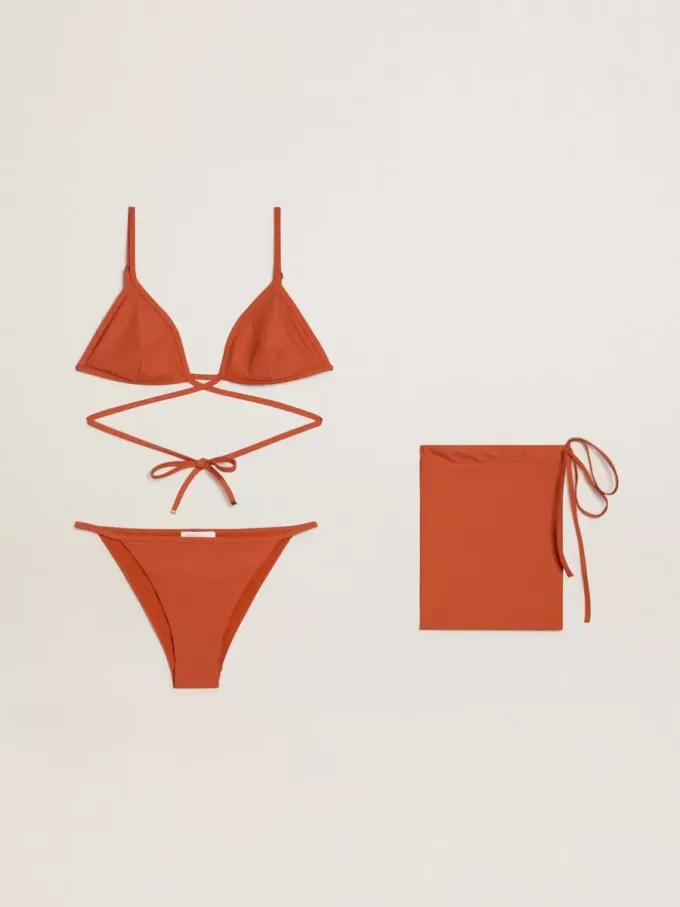 Bikini pentru femei din tricot cu nervuri, de culoare roșu cărămiziu, cu șireturi și detalii aurii Bikini pentru femei din tricot cu nervuri, de culoare roșu cărămiziu, cu șireturi și detalii aurii