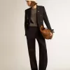 Blazer albastru închis cu două rânduri de nasturi pentru femei Blazer albastru închis cu două rânduri de nasturi pentru femei