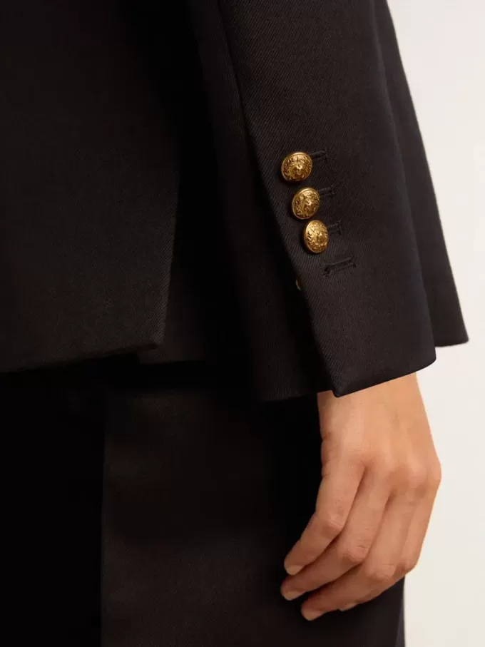 Blazer albastru închis cu două rânduri de nasturi pentru femei Blazer albastru închis cu două rânduri de nasturi pentru femei
