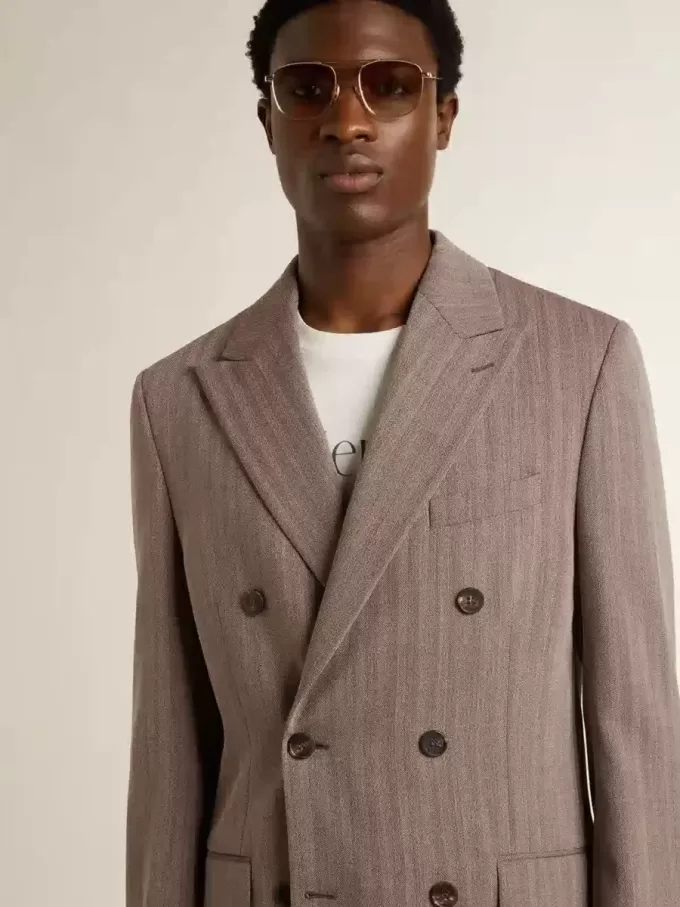 Blazer bărbătesc bej din amestec de lână, cu două rânduri de nasturi Blazer bărbătesc bej din amestec de lână, cu două rânduri de nasturi