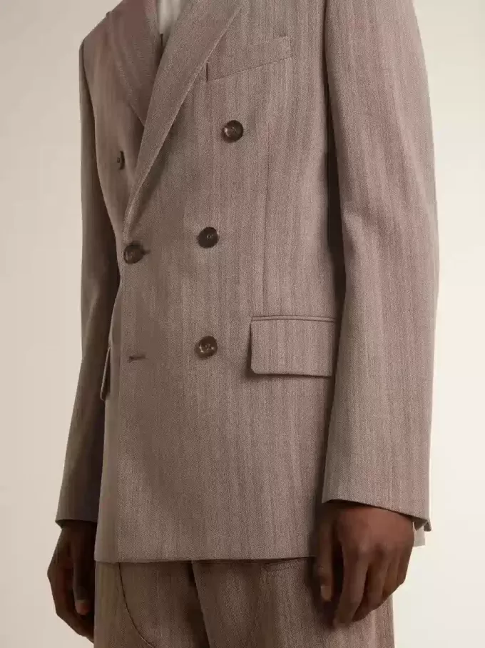 Blazer bărbătesc bej din amestec de lână, cu două rânduri de nasturi Blazer bărbătesc bej din amestec de lână, cu două rânduri de nasturi