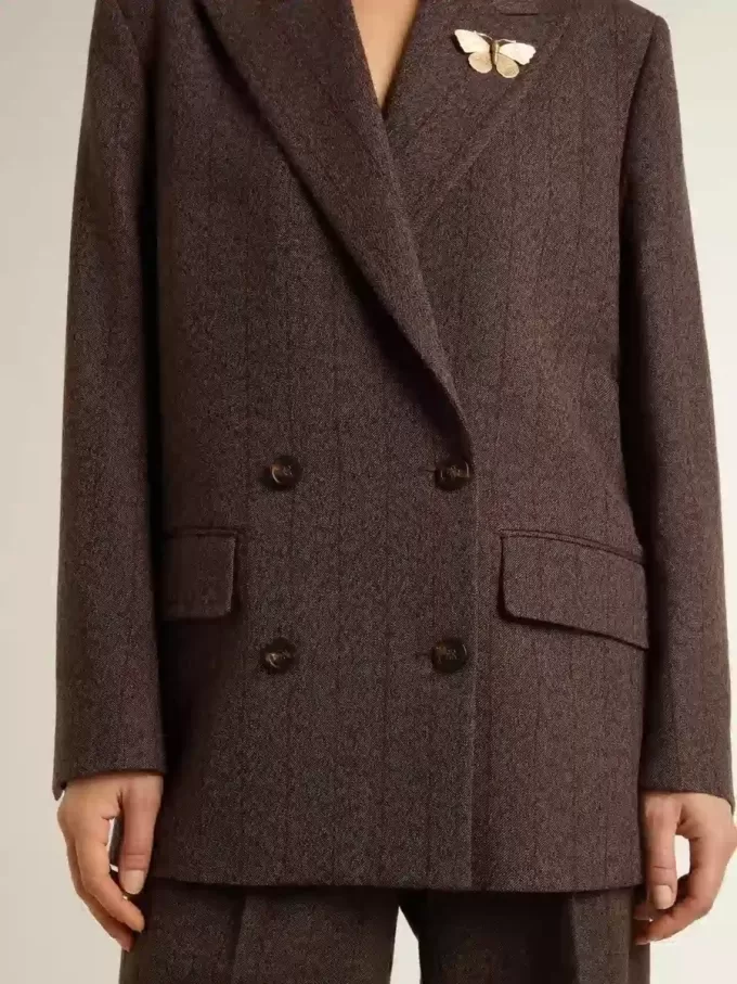 Blazer cu două rânduri de nasturi pentru femei, din lână maro închis, cu model cu dungi subțiri Blazer cu două rânduri de nasturi pentru femei, din lână maro închis, cu model cu dungi subțiri