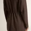 Blazer cu două rânduri de nasturi pentru femei, din lână maro închis, cu model cu dungi subțiri Blazer cu două rânduri de nasturi pentru femei, din lână maro închis, cu model cu dungi subțiri