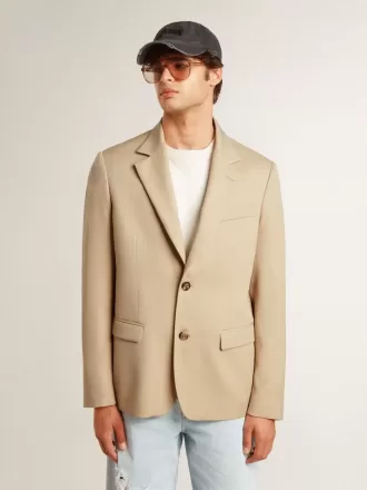 Blazer cu un singur rând de nasturi, de culoare nisipiu, cu nasturi din corn