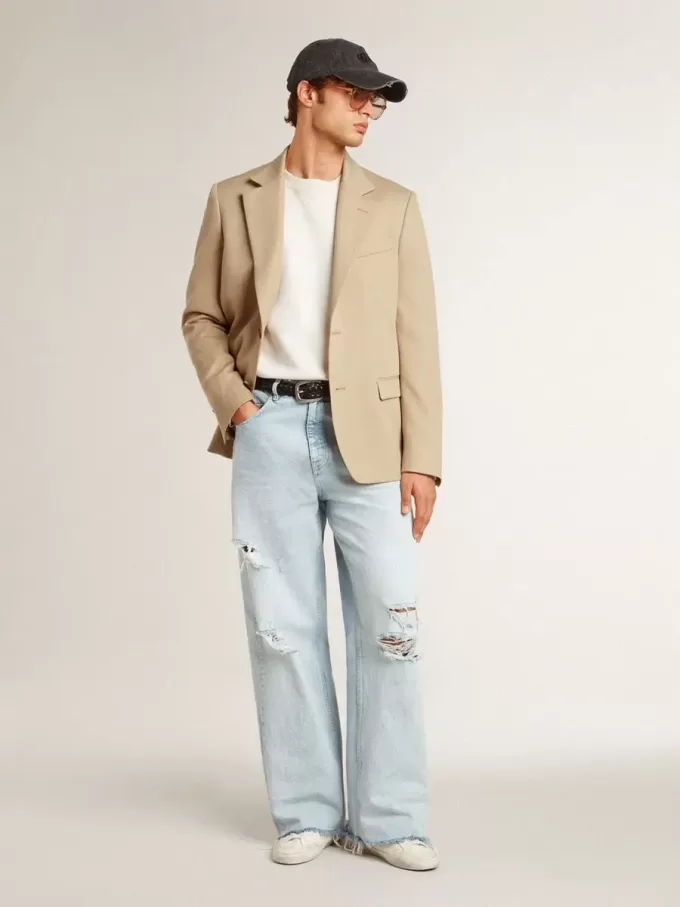 Blazer cu un singur rând de nasturi, de culoare nisipiu, cu nasturi din corn Blazer cu un singur rând de nasturi, de culoare nisipiu, cu nasturi din corn