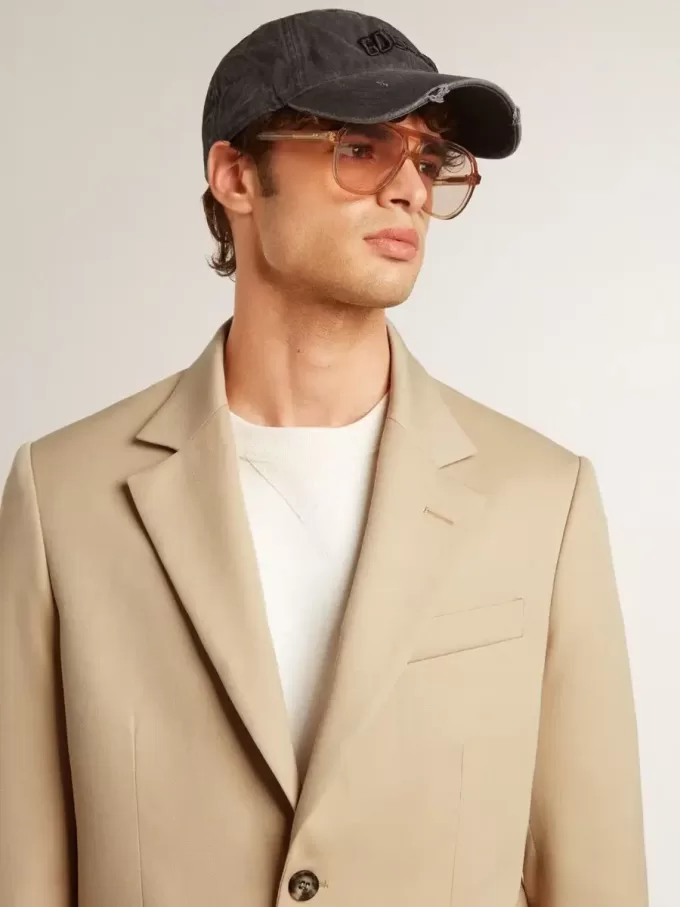 Blazer cu un singur rând de nasturi, de culoare nisipiu, cu nasturi din corn Blazer cu un singur rând de nasturi, de culoare nisipiu, cu nasturi din corn