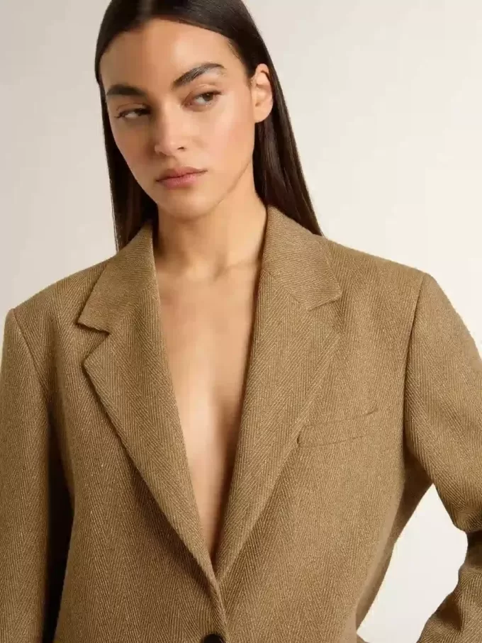 Blazer pentru femei cu un singur rând de nasturi, în culoarea nisipului, cu model în zig-zag Blazer pentru femei cu un singur rând de nasturi, în culoarea nisipului, cu model în zig-zag