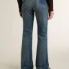 Blugi bootcut pentru femei, cu spălare vintage și detalii metalice Blugi bootcut pentru femei, cu spălare vintage și detalii metalice