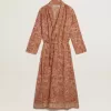 Caftan pentru femei din voal de bumbac cu imprimeu marin roșu cărămiziu pe toată suprafața Caftan pentru femei din voal de bumbac cu imprimeu marin roșu cărămiziu pe toată suprafața