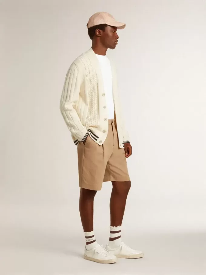 Cardigan alb din bumbac pentru bărbați, cu model împletit și nervuri albastre Cardigan alb din bumbac pentru bărbați, cu model împletit și nervuri albastre
