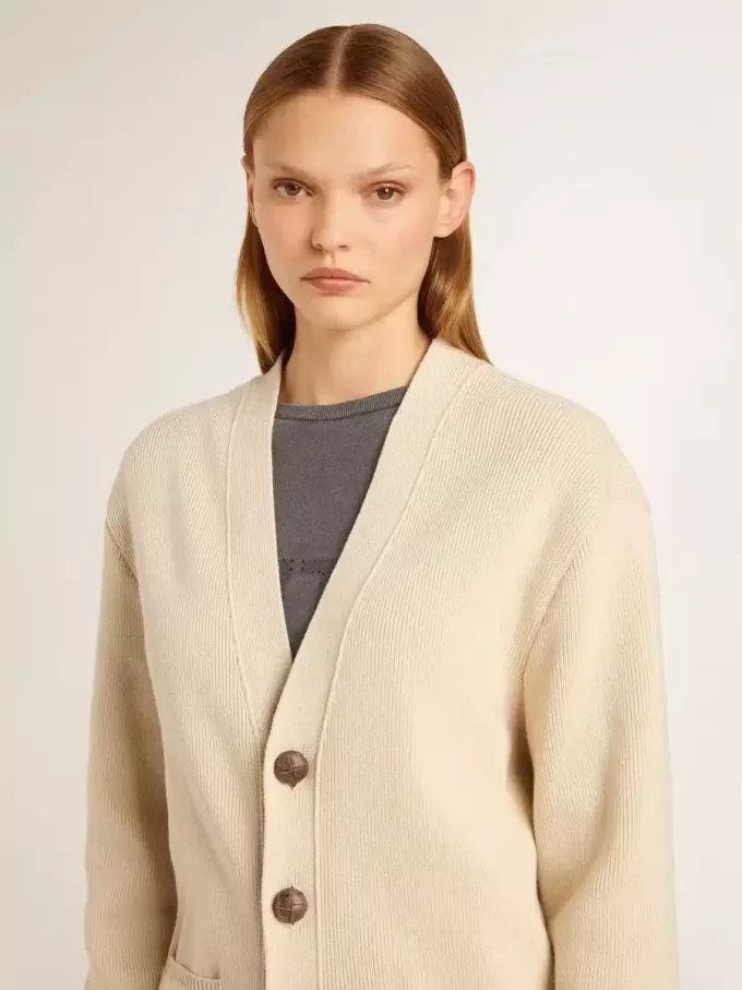 Cardigan bej pentru femei, cu inscripția „Golden” pe spate Cardigan bej pentru femei, cu inscripția „Golden” pe spate