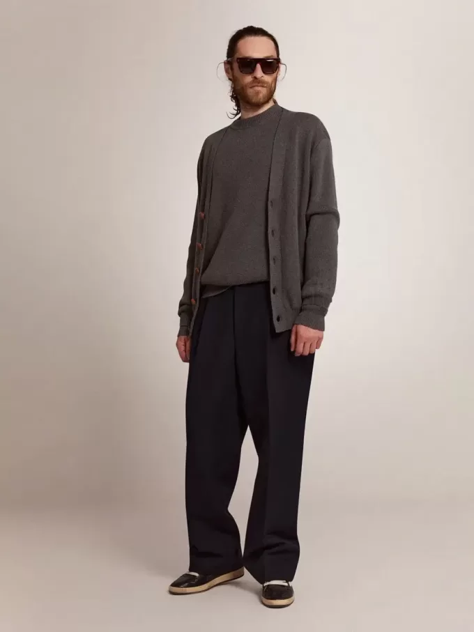 Cardigan pentru bărbați din bumbac gri melanj, cu logo pe spate Cardigan pentru bărbați din bumbac gri melanj, cu logo pe spate