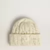 Căciulă albă din lână cu broderie Căciulă albă din lână cu broderie