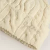 Căciulă albă din lână cu broderie Căciulă albă din lână cu broderie