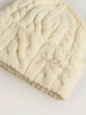 Căciulă albă din lână cu broderie Căciulă albă din lână cu broderie