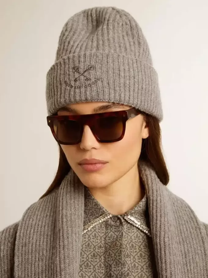 Căciulă din lână gri cu nervuri Căciulă din lână gri cu nervuri