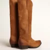 Cizme Wish Star din piele de căprioară cognac cu inserție ton pe ton în formă de stea Cizme Wish Star din piele de căprioară cognac cu inserție ton pe ton în formă de stea