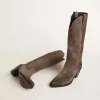 Cizme Wish Star din piele de căprioară maro închis cu inserție ton pe ton în formă de stea Cizme Wish Star din piele de căprioară maro închis cu inserție ton pe ton în formă de stea
