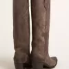Cizme Wish Star din piele de căprioară maro închis cu inserție ton pe ton în formă de stea Cizme Wish Star din piele de căprioară maro închis cu inserție ton pe ton în formă de stea