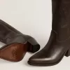 Cizme Wish Star din piele maro închis cu broderie ton pe ton în formă de stea Cizme Wish Star din piele maro închis cu broderie ton pe ton în formă de stea